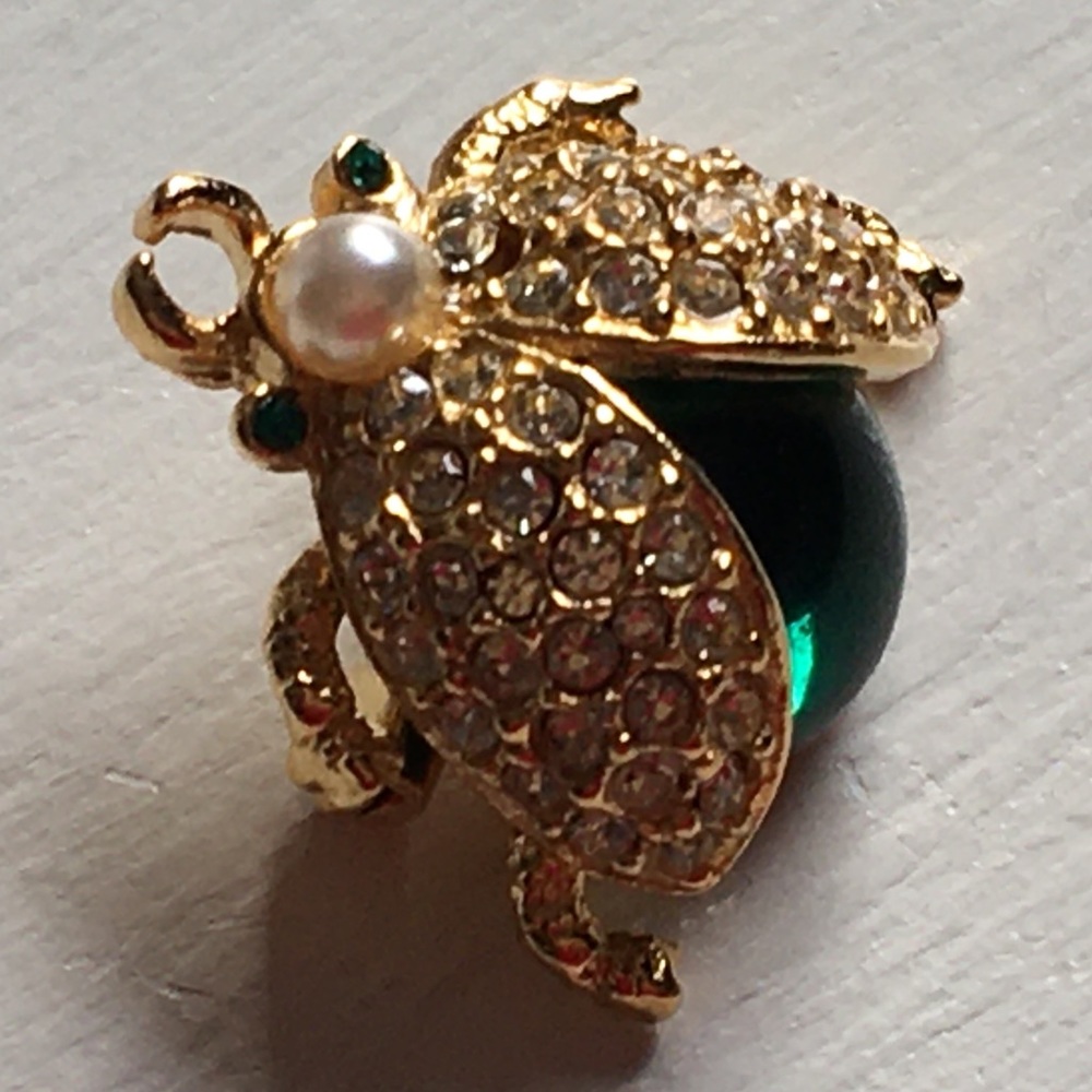 Vintage 1980s Sphinx AC39 Gold Tone Rhinestone Beetle Brooch